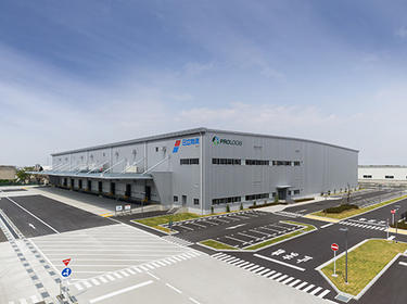 An exterior shot of Prologis PArk Koga 2 and the surrounding parking lots